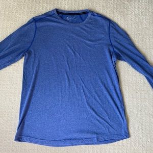Men’s Under Armour performance long sleeve top.